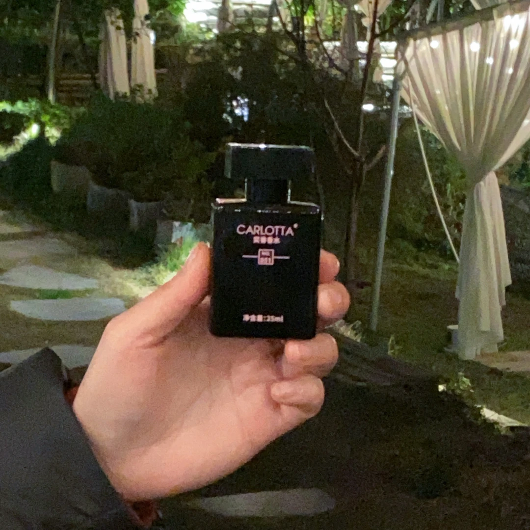 奕香【051】黑瓶木质花香自然体香持久留香24小时