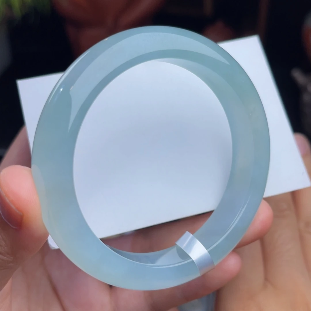 翡翠手镯未镶嵌正圈