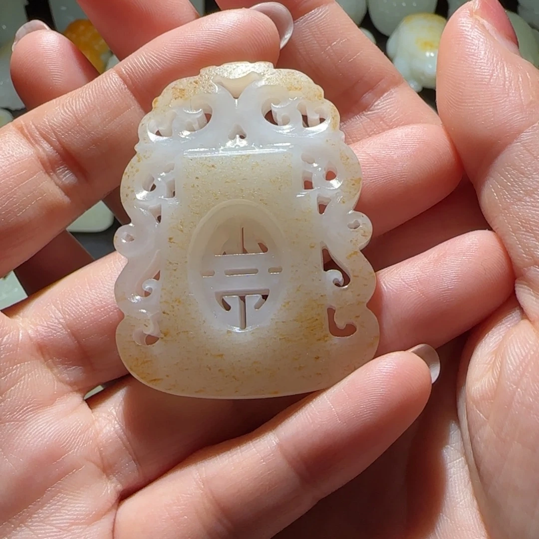 小***儿和田玉未镶嵌颈饰