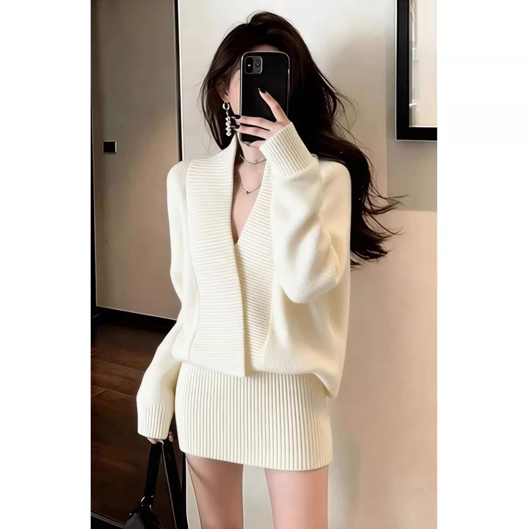 气场强大V领名媛气质女神范高级感法式轻熟大方得体奶白色连衣裙