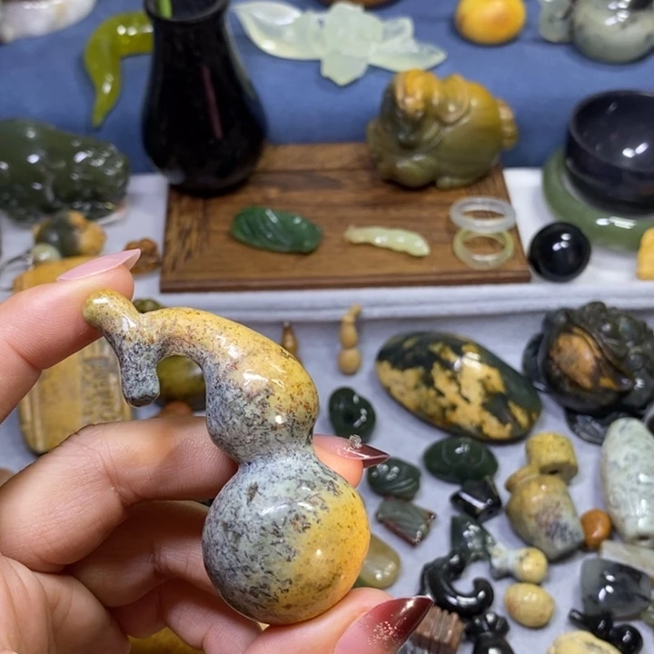 岫岩河磨玉（透闪石质玉）未镶嵌把件