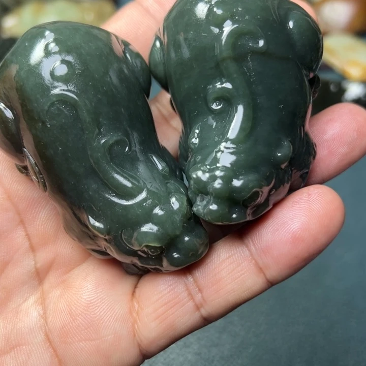 和田玉未镶嵌把件