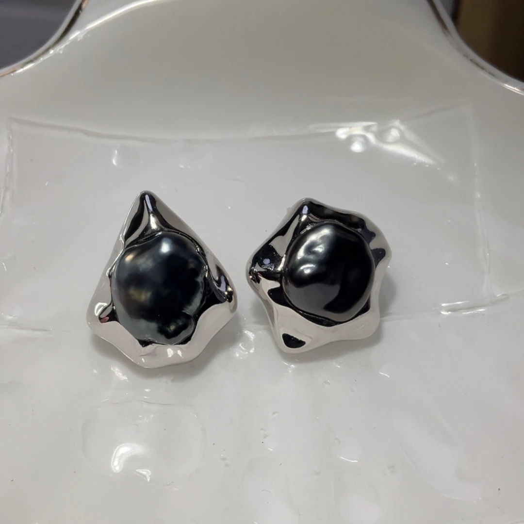 L***y银S925镶嵌海水珍珠耳饰