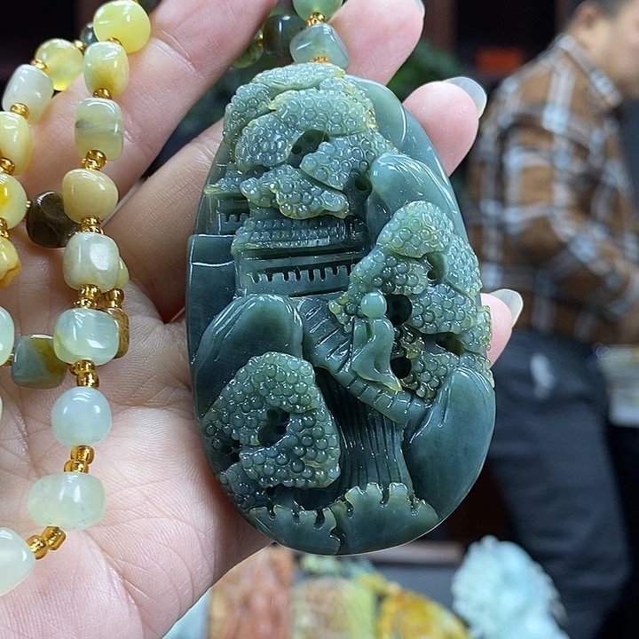 蛇纹石玉未镶嵌颈饰