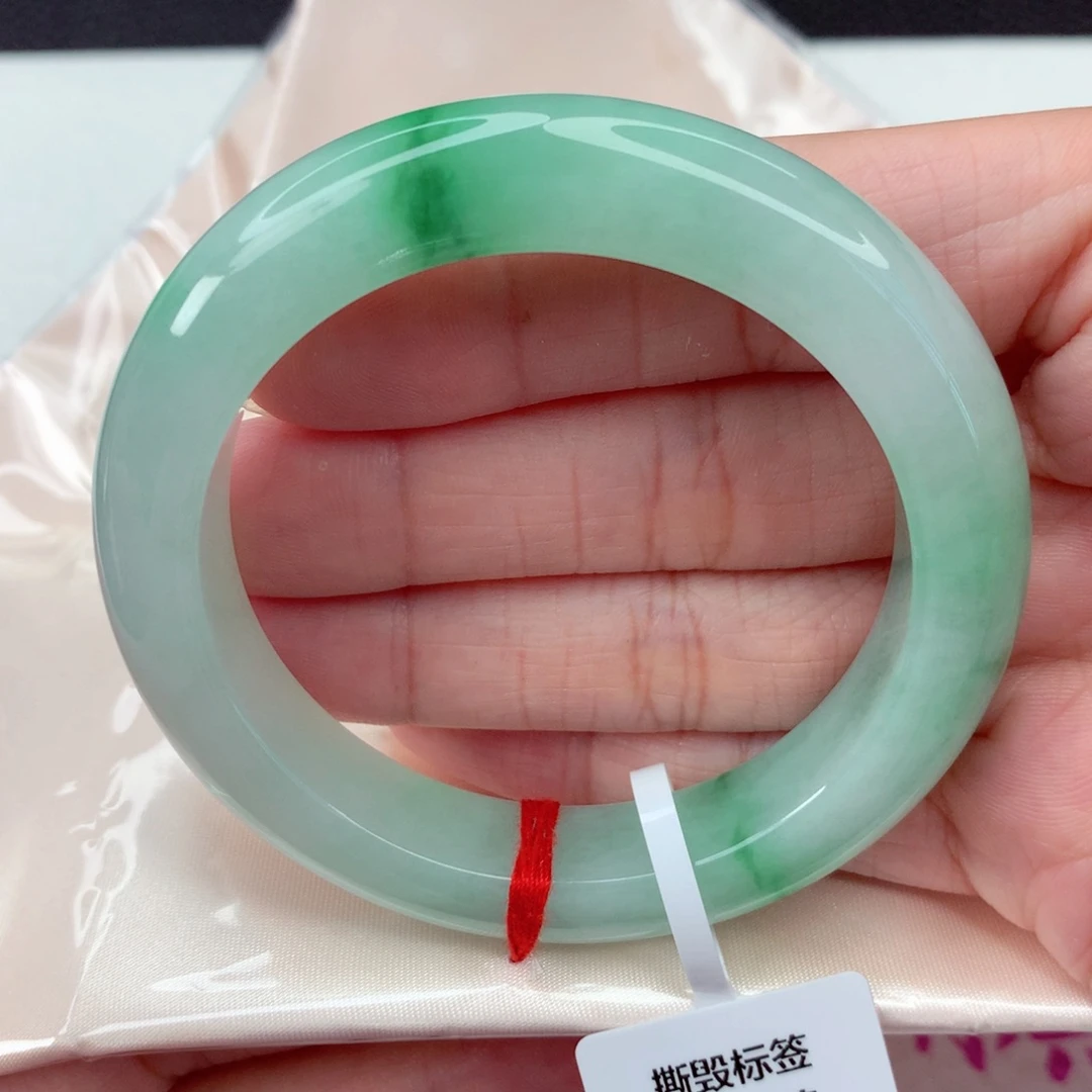 翡翠未镶嵌手镯53.3圈 细糯化起光绿底飘阳绿花厚装