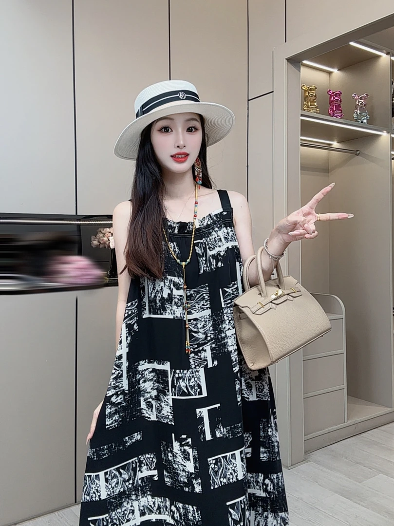 【黑色涂鸦】夏季气质百搭风碎花宽松时尚减龄女装显瘦大码吊带裙