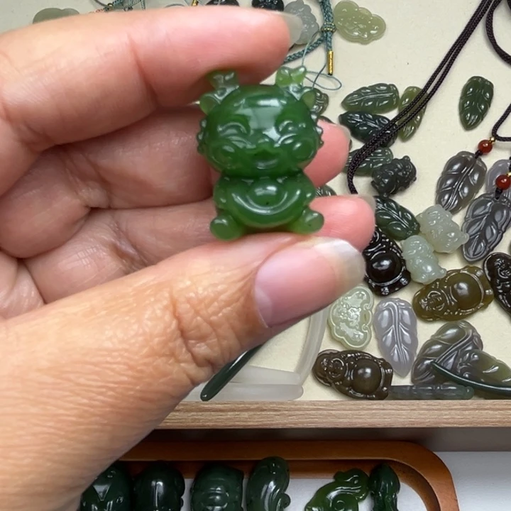 和田玉（碧玉）未镶嵌颈饰