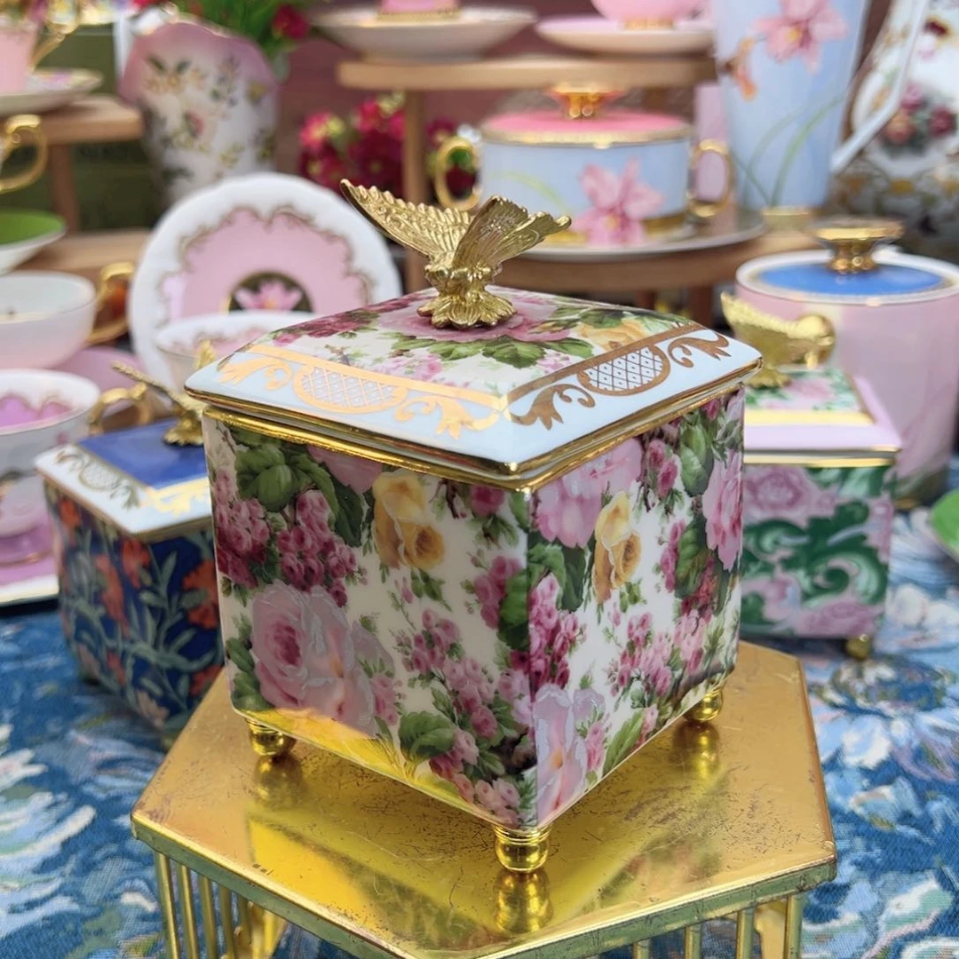 东顿庄园方形盖盒铜配瓷礼盒