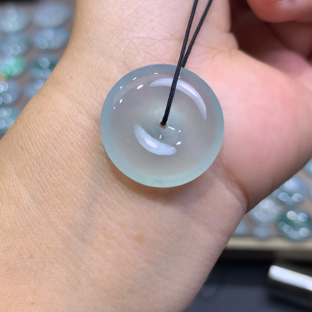 翡翠未镶嵌颈饰平安扣