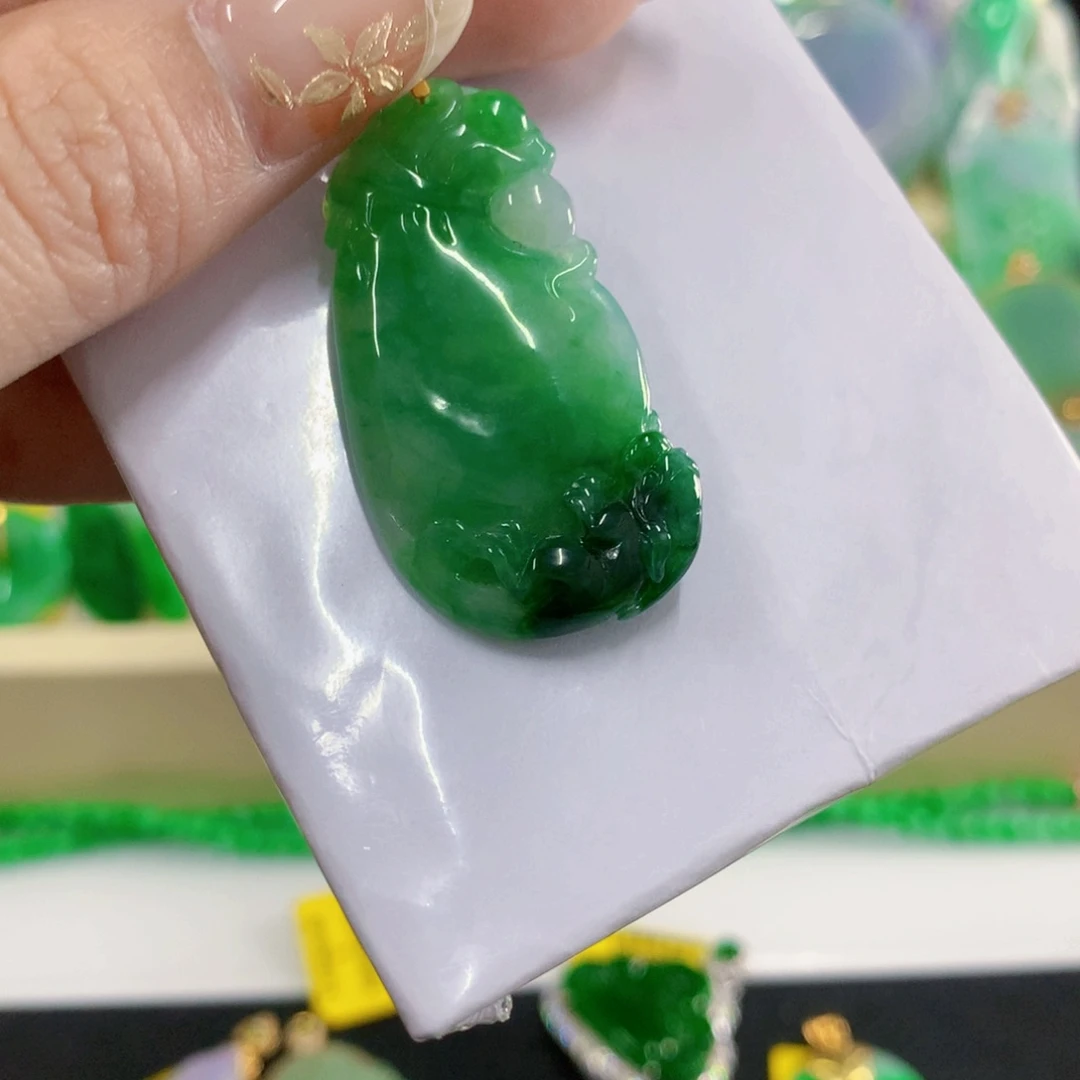 翡翠18K金镶嵌颈饰