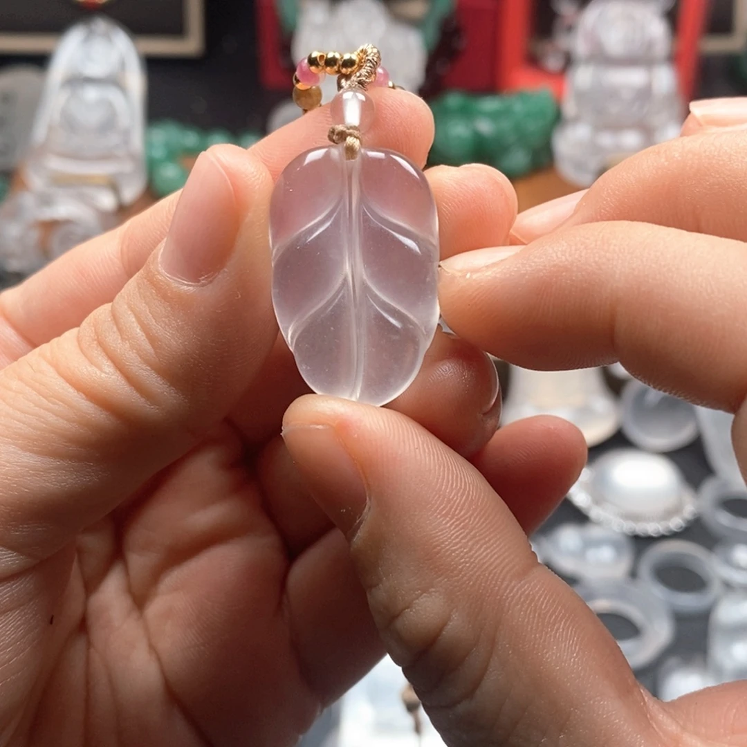 颈饰未镶嵌石英质玉