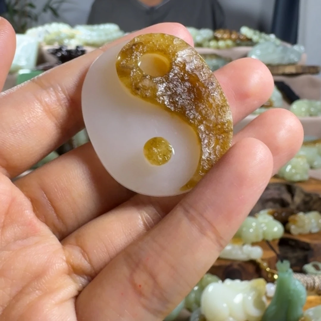 颈饰未镶嵌和田玉（糖玉）