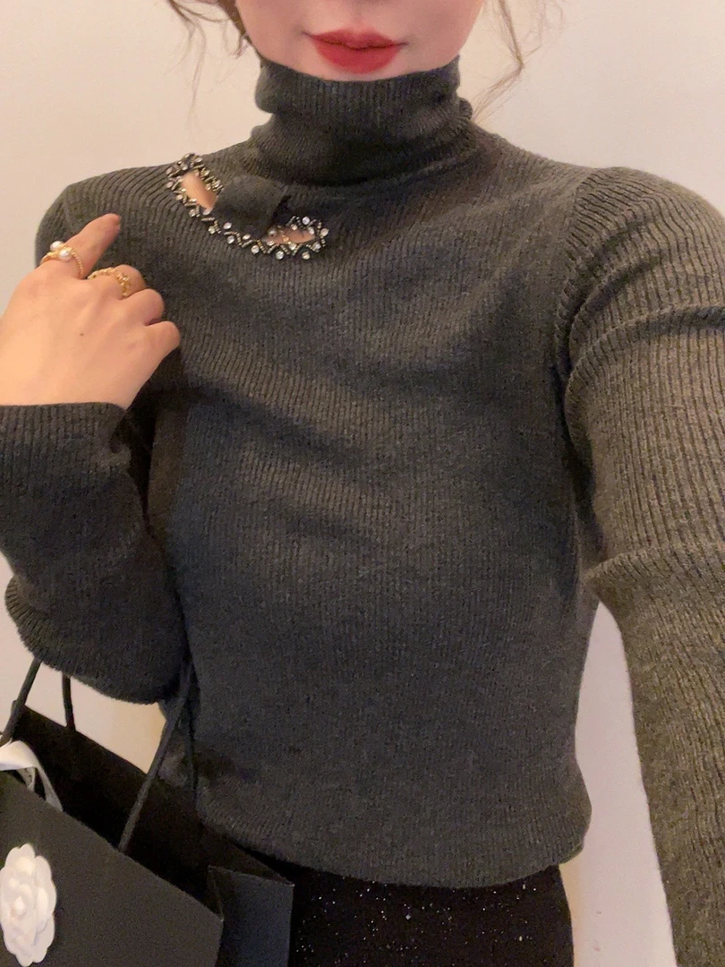 老赵服饰 重工钉珠露肩高领毛衣 21AU3005