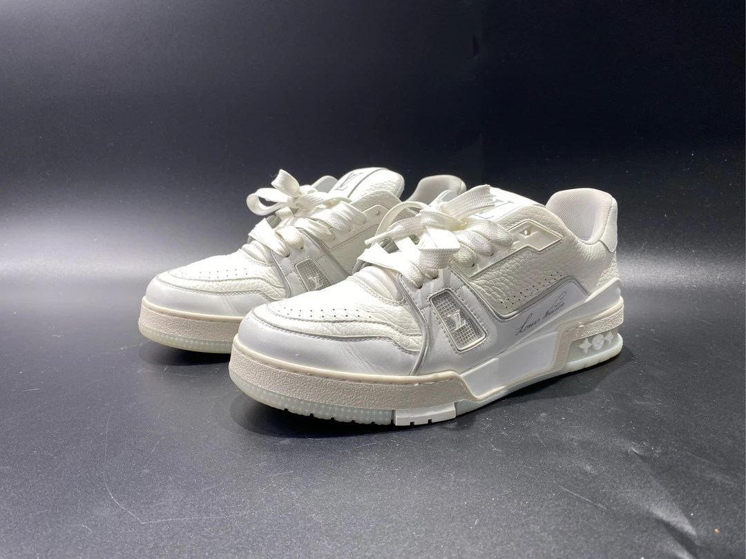 99新 LouisVuitton/路易威登 白水泥/40码/1111