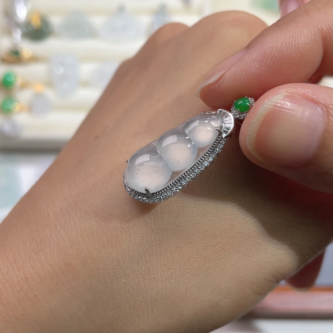 颈饰18K金镶嵌翡翠豆子019