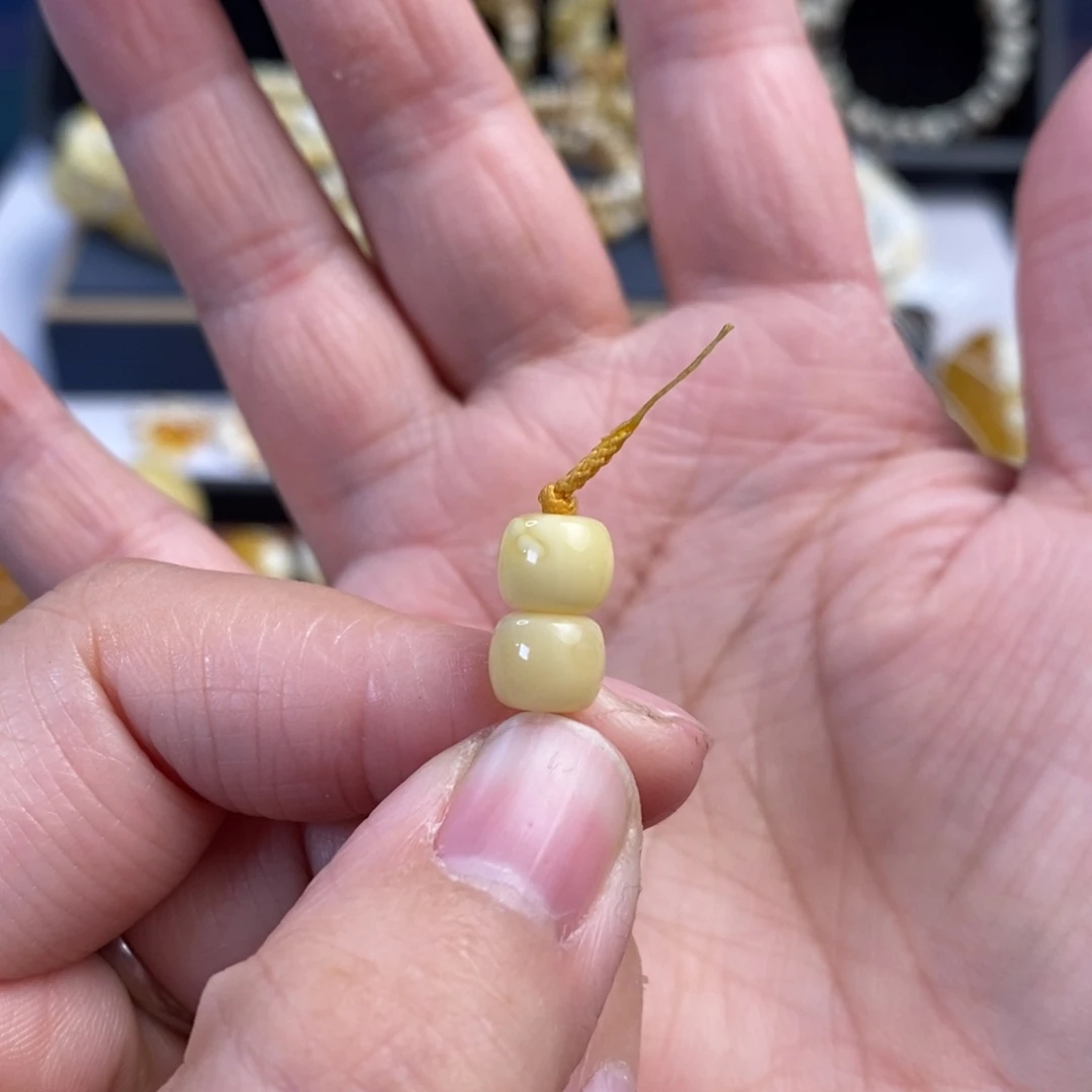 蜜蜡未镶嵌裸石阿尔卑斯奶白老型对珠7.5