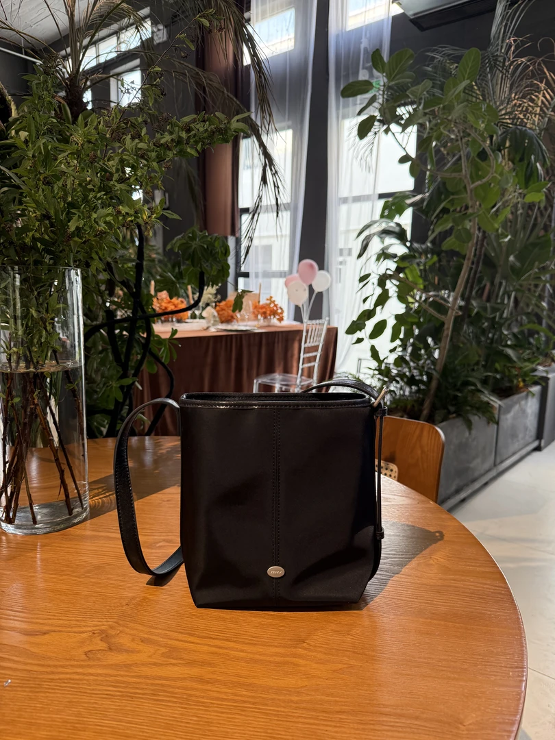 【慕懿时袋】2025早春新款时尚百搭文艺水桶包单肩斜挎包女6100