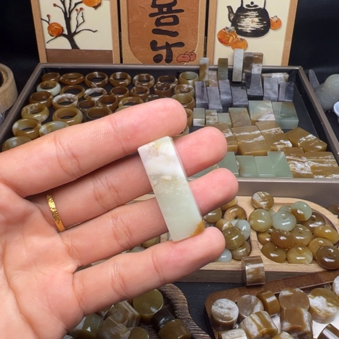 青***✘和田玉（糖玉）未镶嵌珠宝奇石牌子