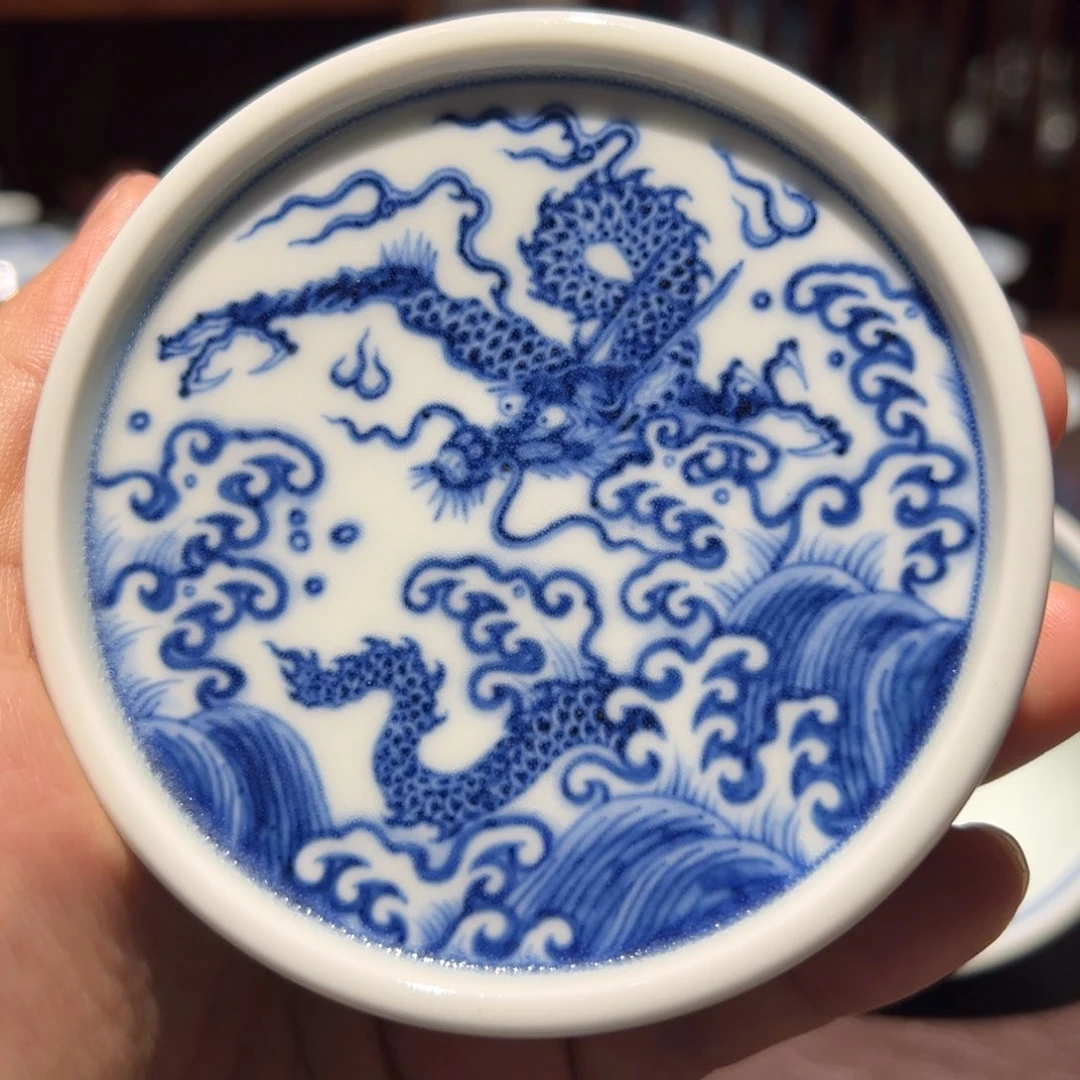 杯青花海水龙盖置面径约8.2厘米