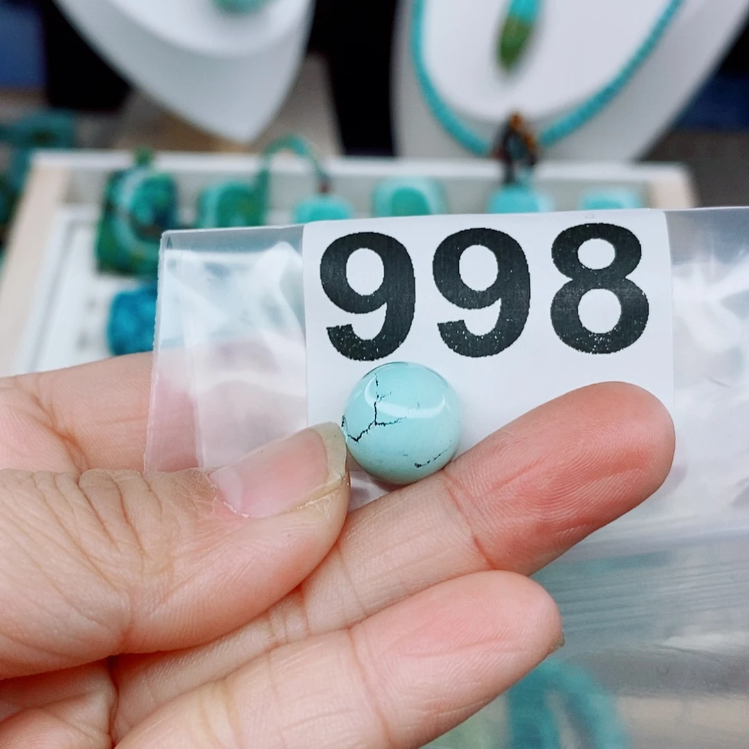 T***T绿松石未镶嵌颈饰