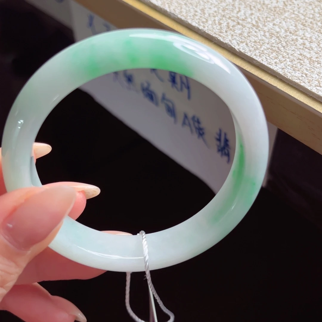 翡翠未镶嵌手镯我