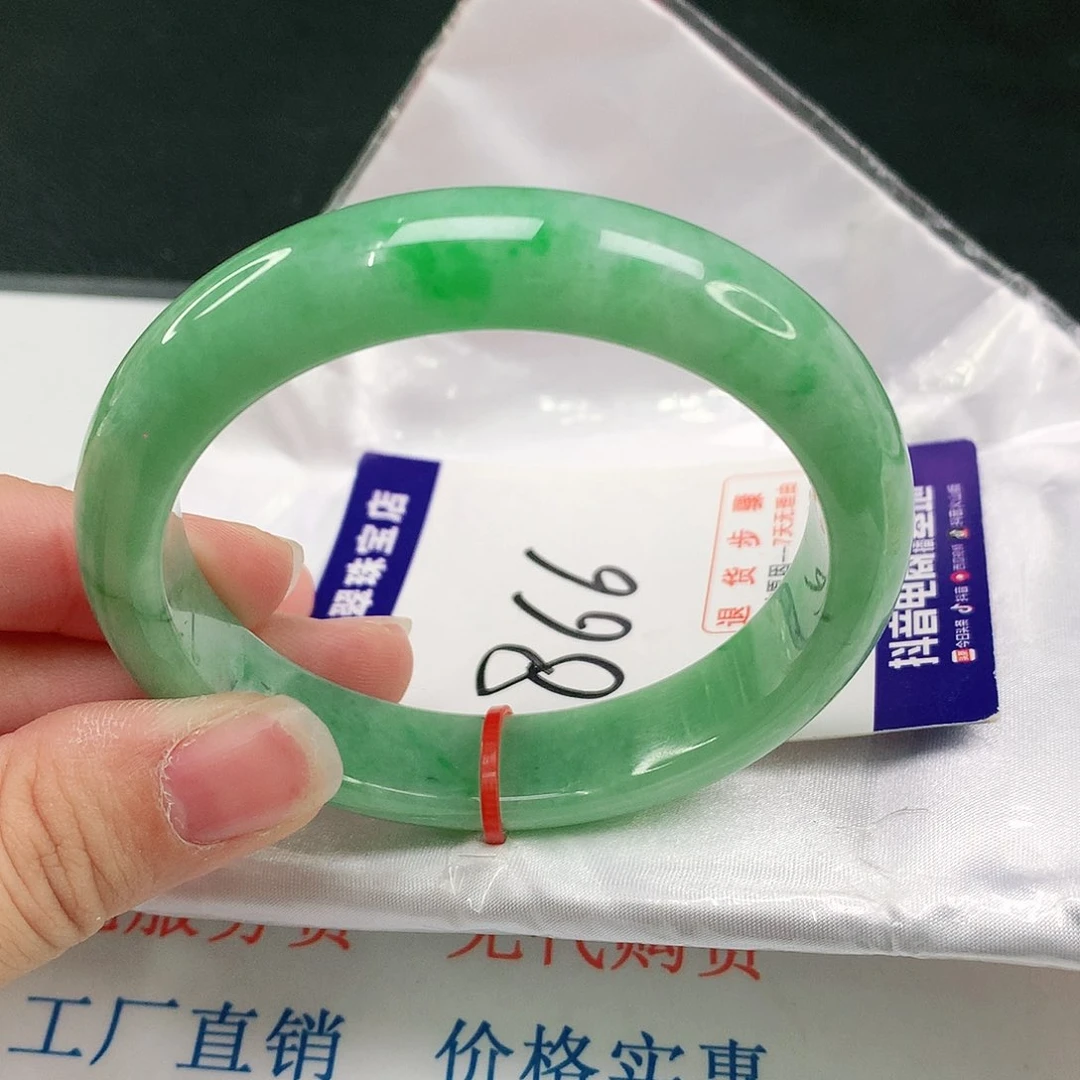 翡翠手镯未镶嵌翡翠