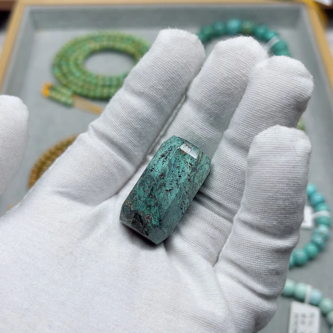 绿松石未镶嵌挂件