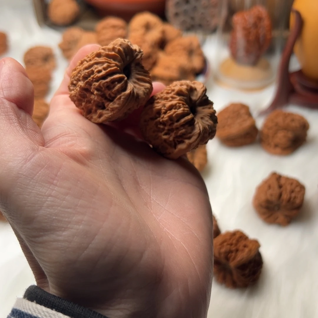 文玩核桃吊坠拉丝凹底南将石