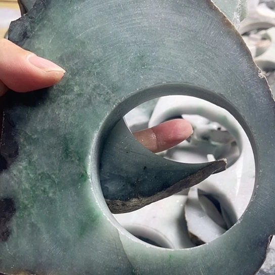 翡翠吊坠(不含链)未镶嵌幸**窝