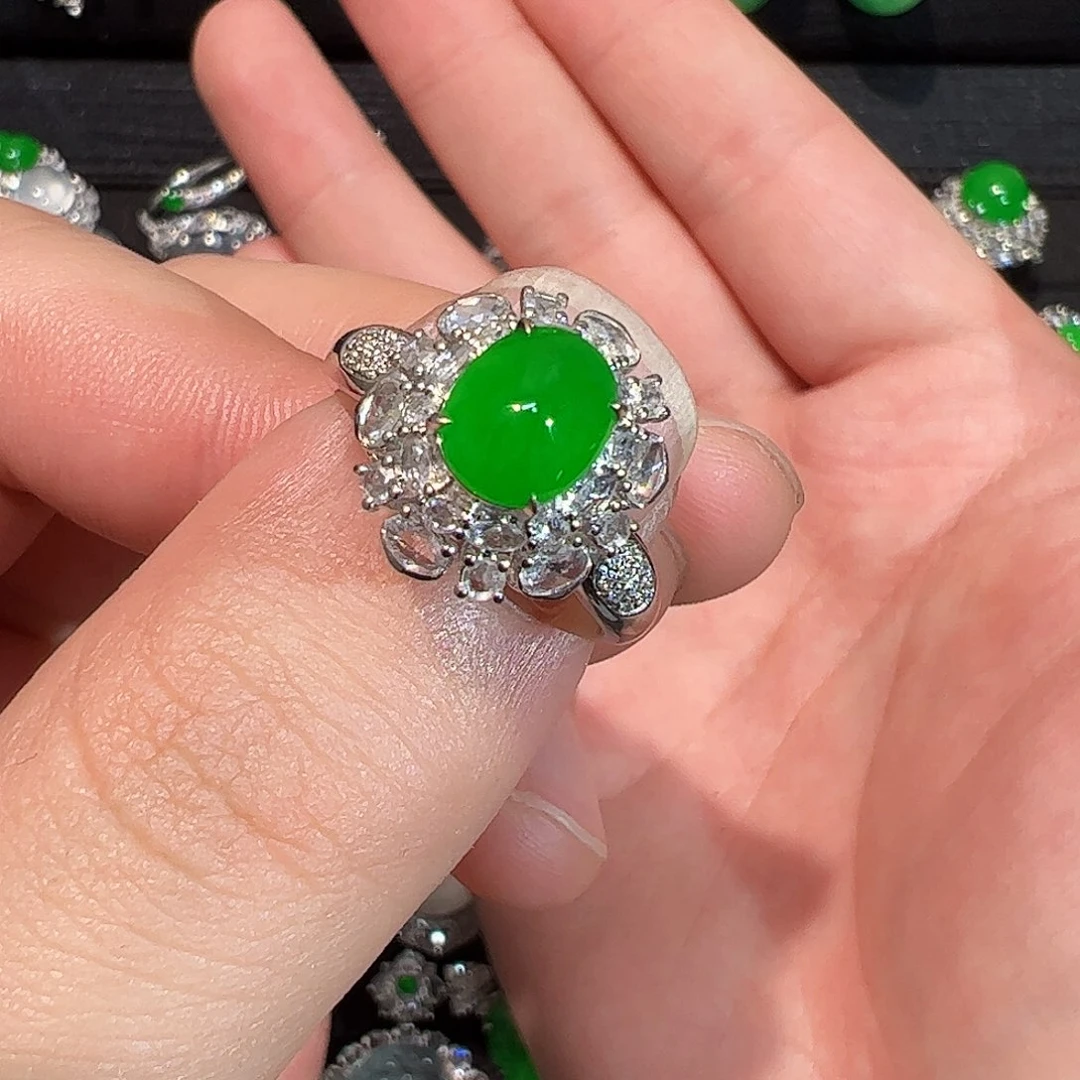 翡翠18K金镶嵌戒指蛋面