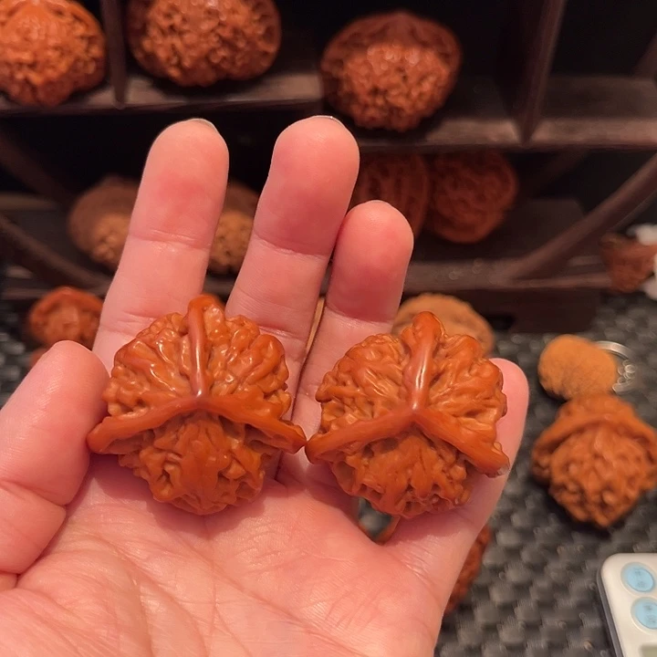 文玩核桃把件三棱