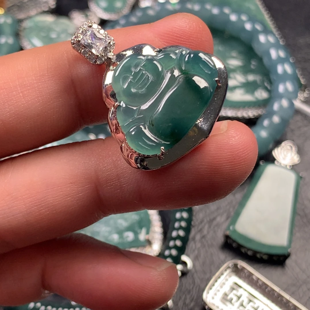 翡翠未镶嵌颈饰佛公