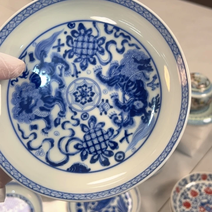 瓷片白青花狮子的壶承全品