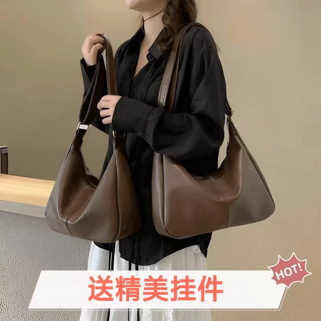 带挂件）简约大容量托特包时尚百搭单肩斜挎包女通勤软面休闲女包