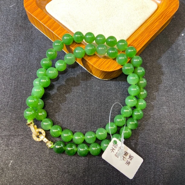 天然和田玉苹果绿8.6mm项链