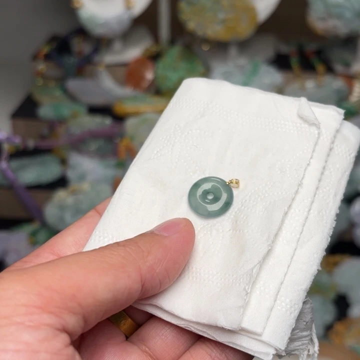 翡翠颈饰18K金镶嵌吊坠