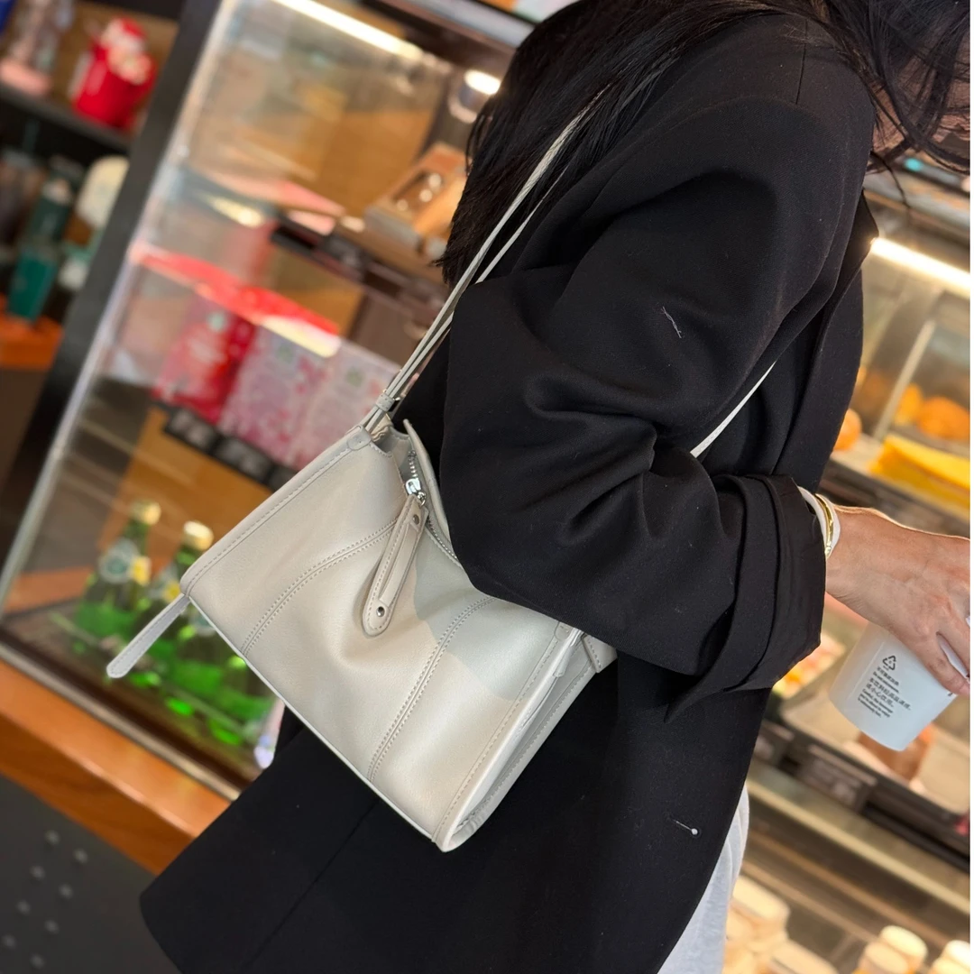 2025春夏新款挎包时尚真皮女士百搭简约经典单肩斜跨休闲轻奢小众
