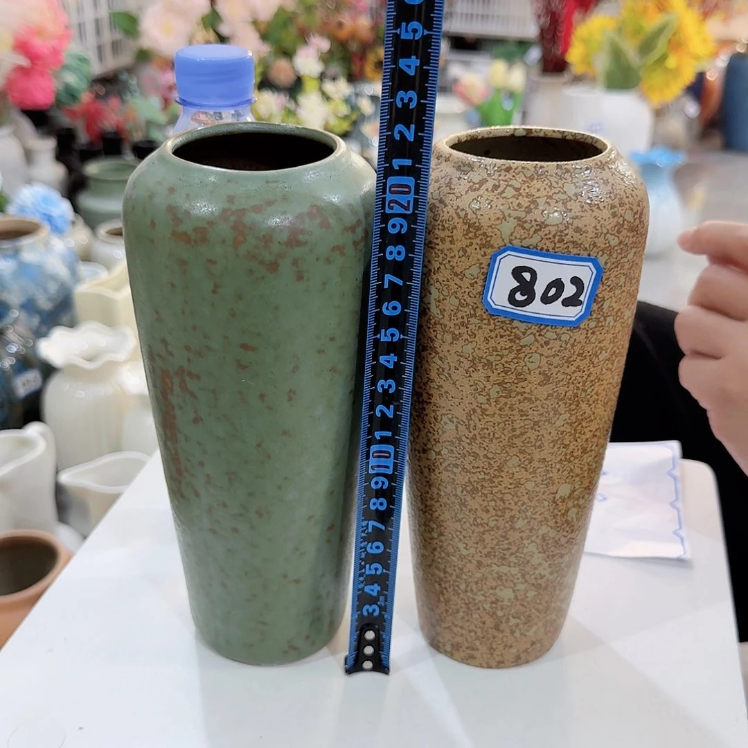 802号一对陶瓷高21厘米瑕疵