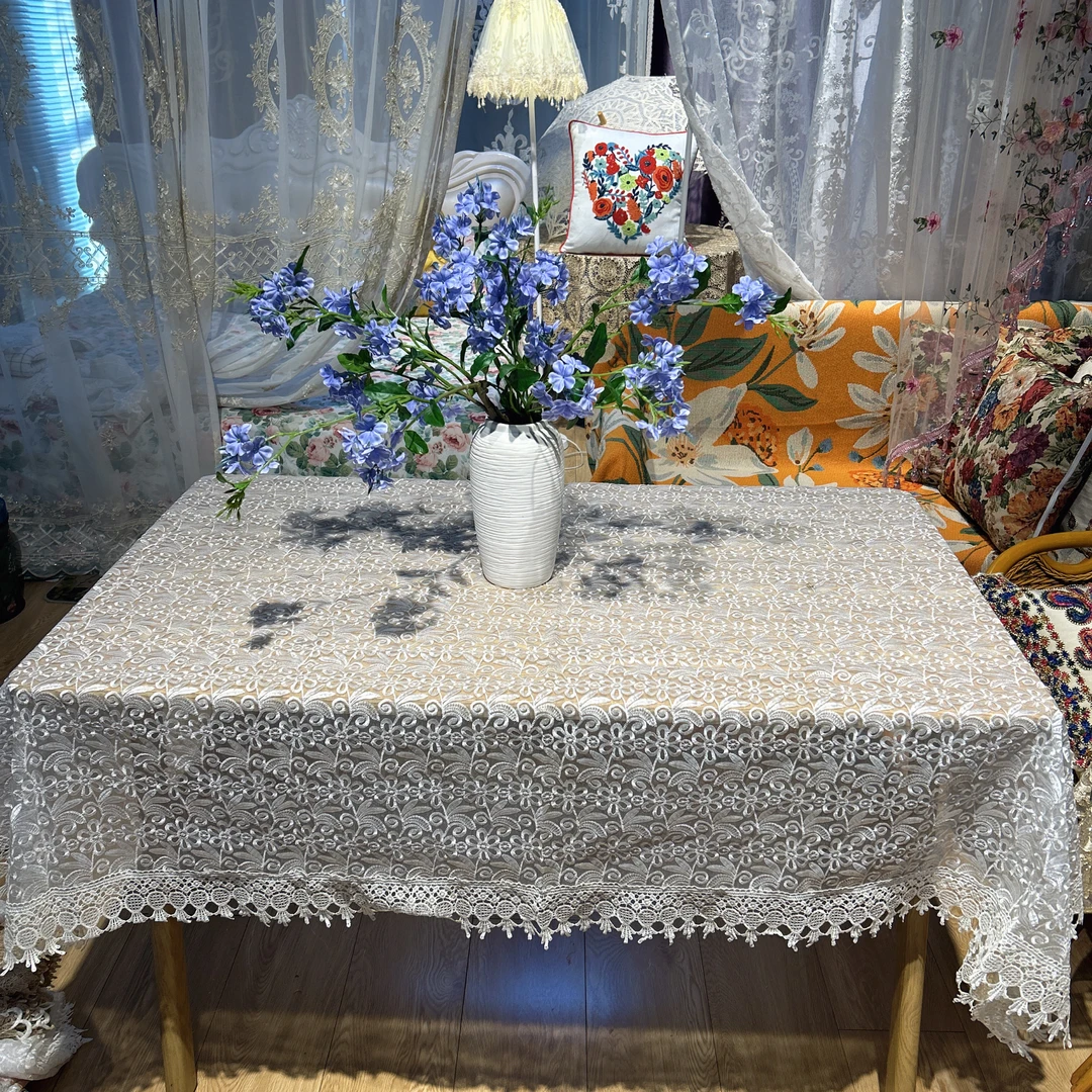 GP003-137玻璃纱（130*180cm）白底朵朵向阳花刺绣防尘桌布