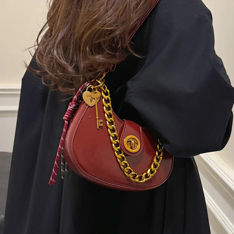 高级质感小包包女2025新款秋冬季百搭斜挎包时尚单肩腋下包牛角包