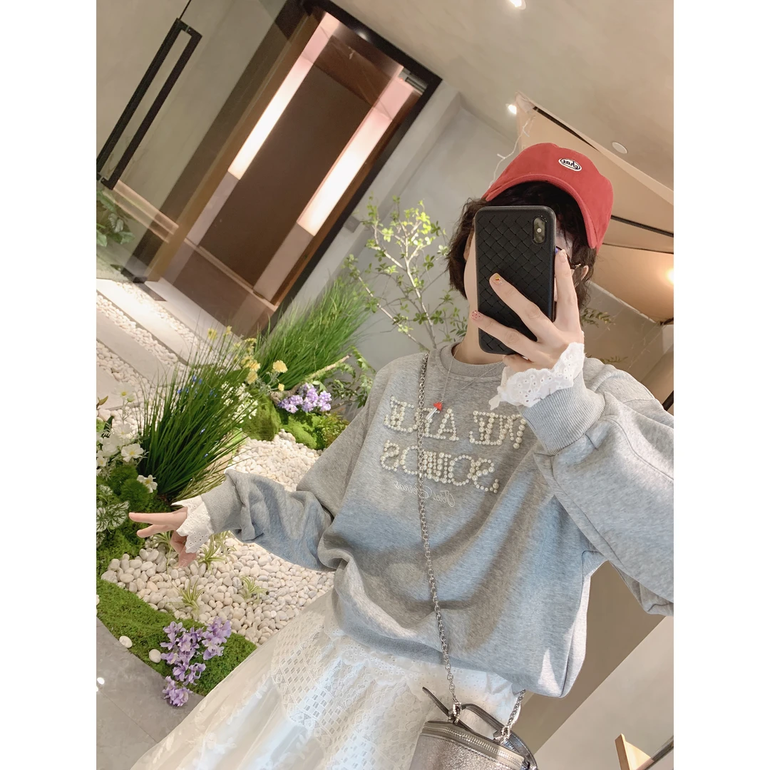 【骆小姐私服】蕾丝边卫衣假两件字母珍珠刺绣2025新款洋气百搭上衣