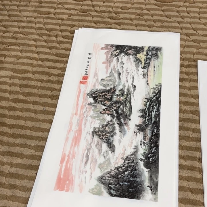 国画花鸟的翅膀是一个巨大的蝴蝶结在空中