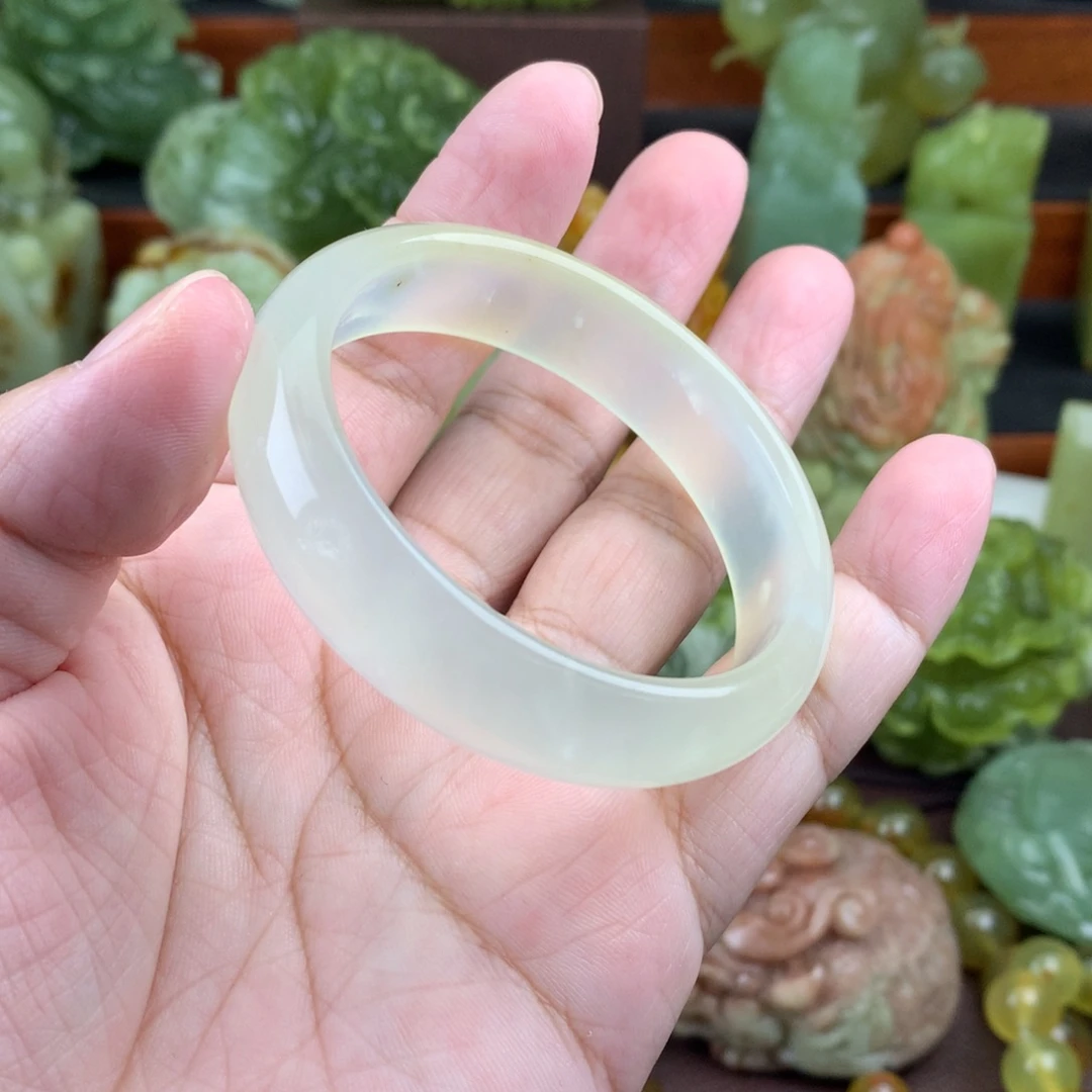 老***颜岫玉未镶嵌手镯玉镯