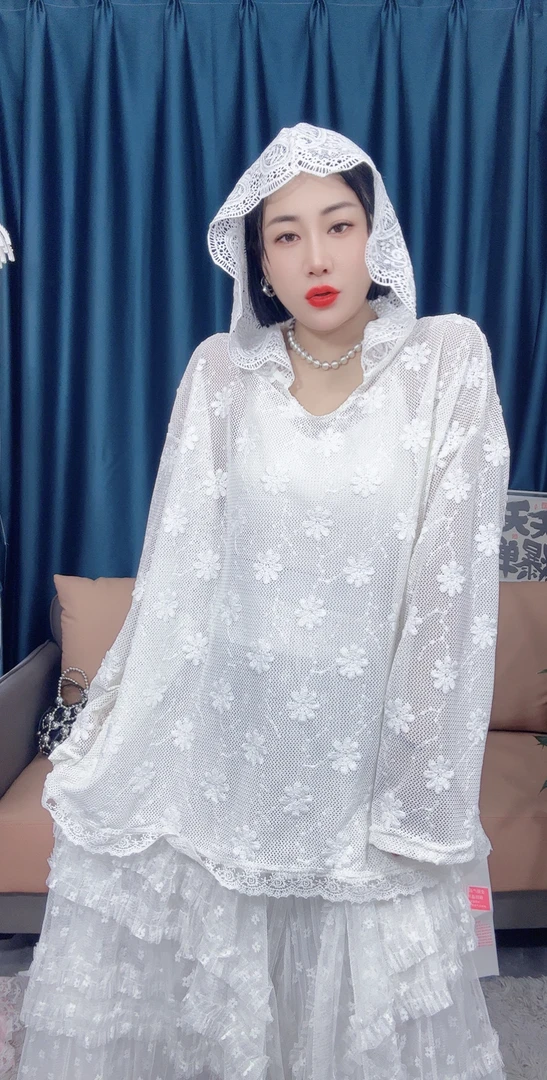 那那子服饰店（透肉蕾丝花朵连帽衫）