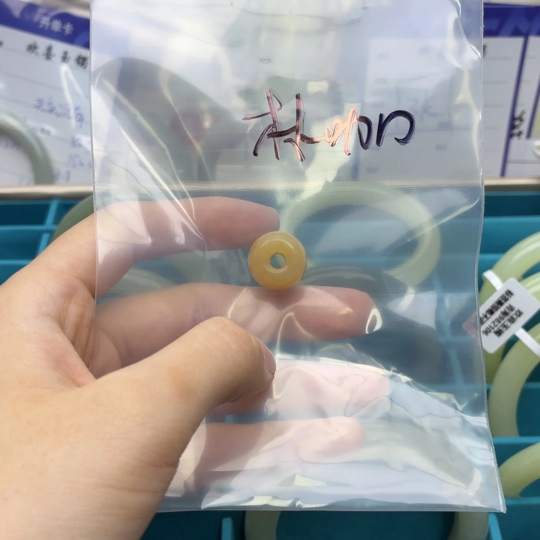 林***床未镶嵌手镯和田玉