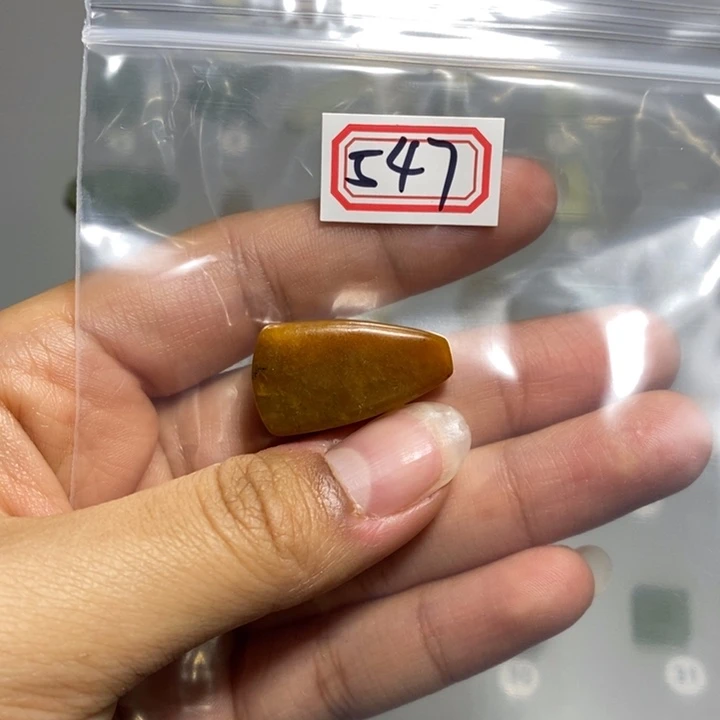 蛇纹石玉颈饰未镶嵌须**物