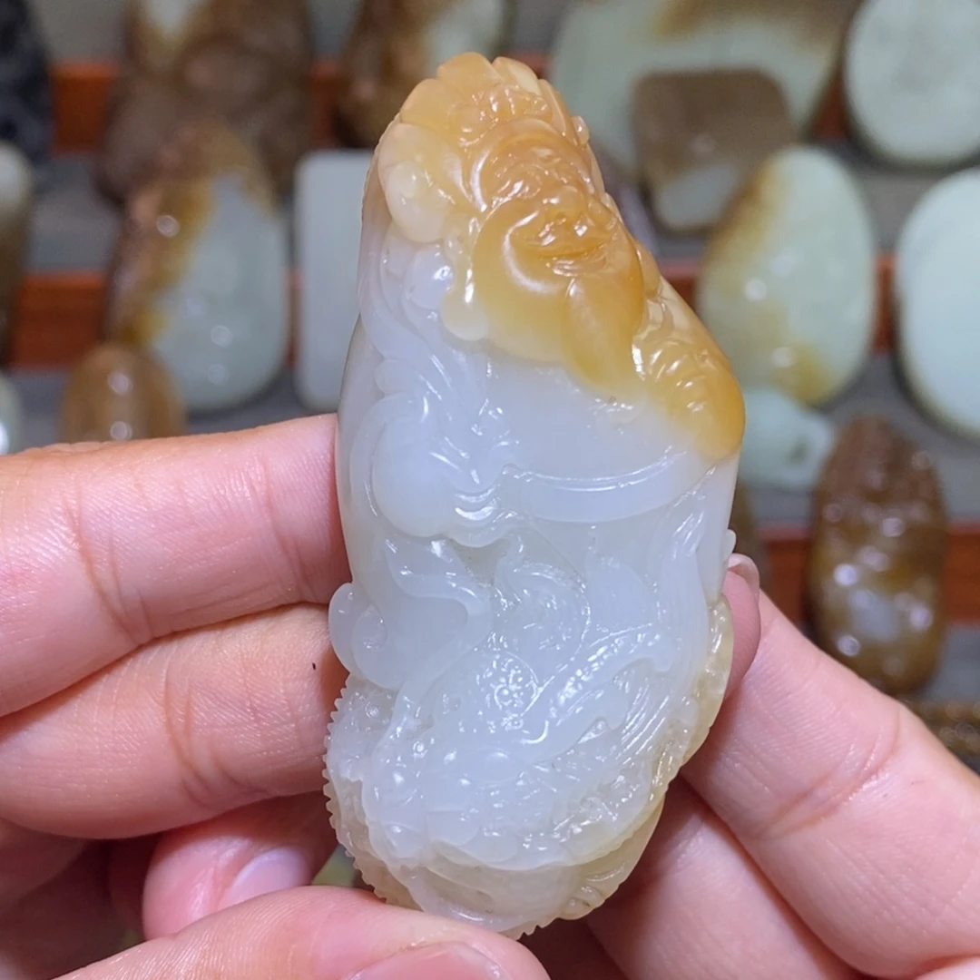 颈饰未镶嵌和田玉（糖玉）財爷爷吊坠