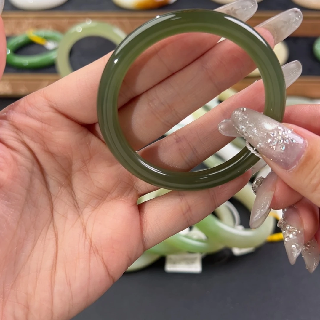 和田玉未镶嵌手镯