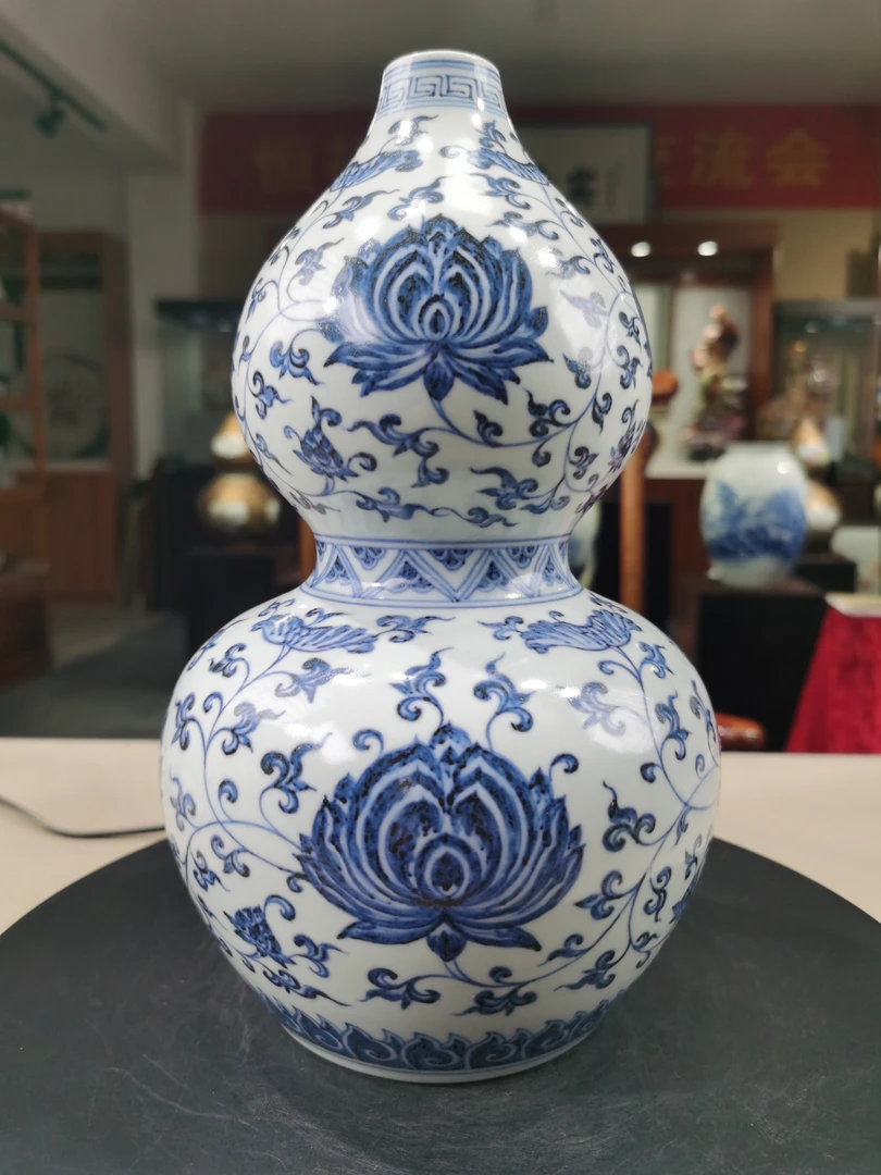 景德镇手工手绘青花葫芦瓶，家居摆件，办公室摆件。