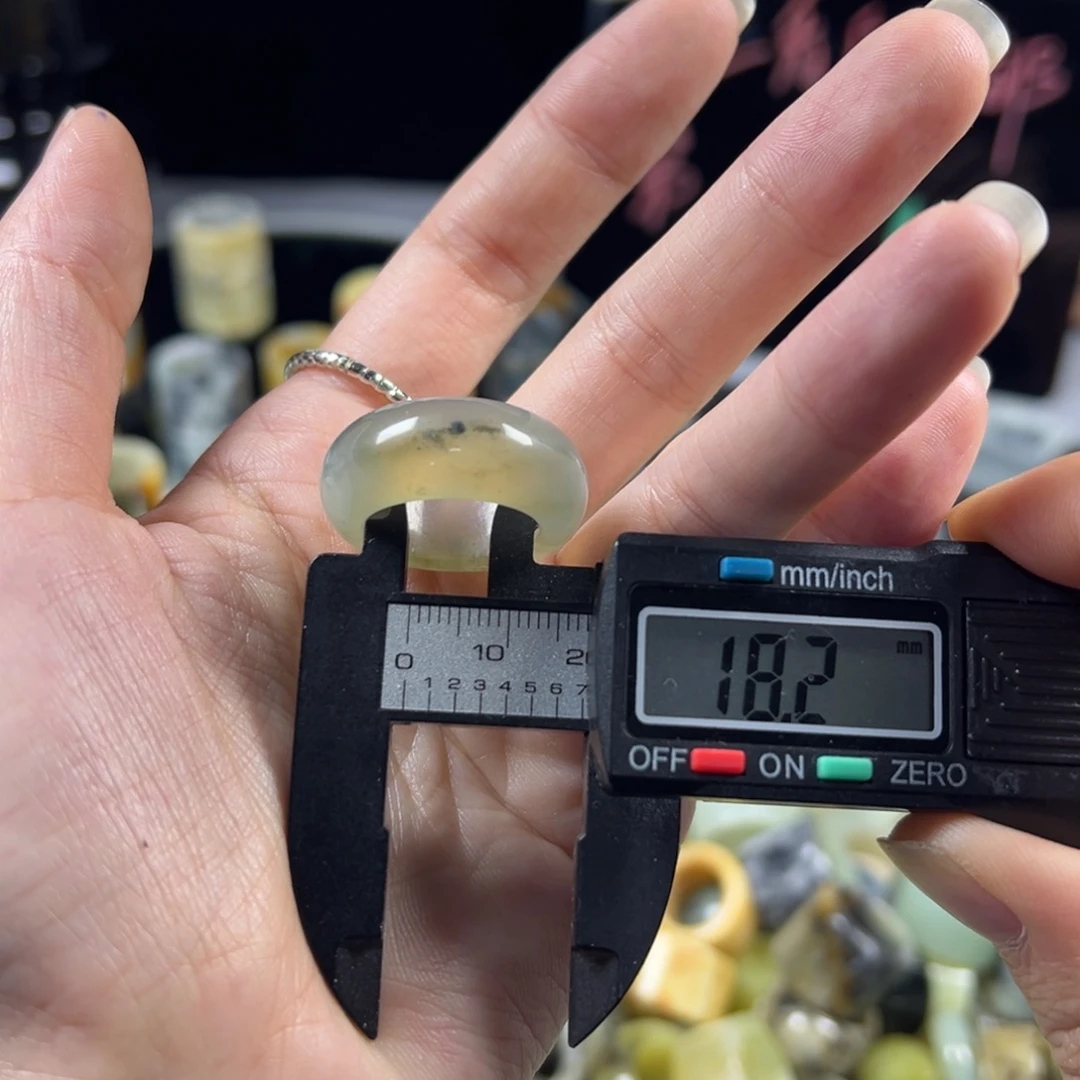 蛇纹石玉未镶嵌戒指
